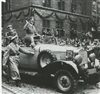 Hitler entrant à  Vienne après l'Anschluss
