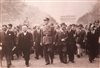 Le général De Gaulle descend les Champs-Élysées