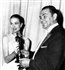 Borgnine recevant un Oscar des mains de Grace Kelly en 1956.