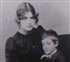 Maurice Utrillo, enfant, en compagnie de sa mre, Suzanne Valadon